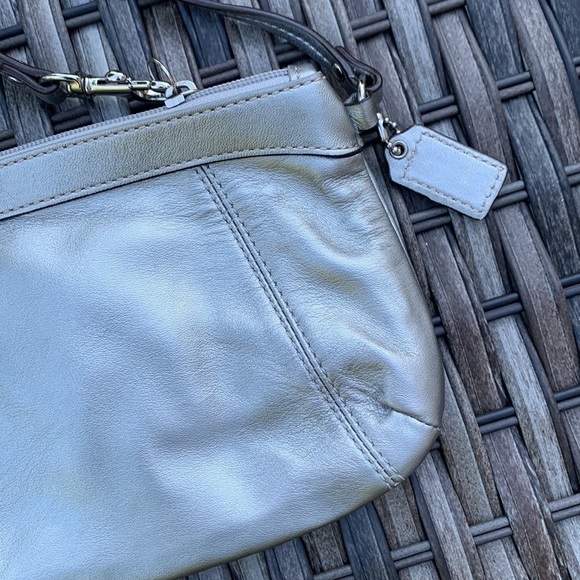 Coach Silver/Pewter Leather Pleated Medium Wristlet - Picture 8 of 16